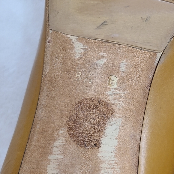 Gucci Tan Leather Pumps Size 8.5 - Picture 11 of 12